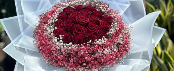 دسته گل رز قرمز