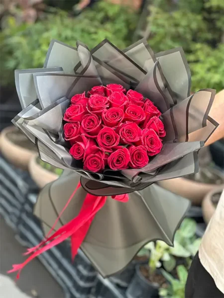 دسته گل رز قرمز ۲۰ تایی