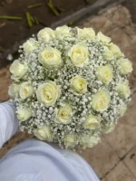 دسته گل رز سفید تولد