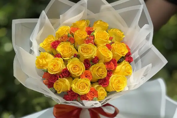 دسته گل رز زرد هلندی