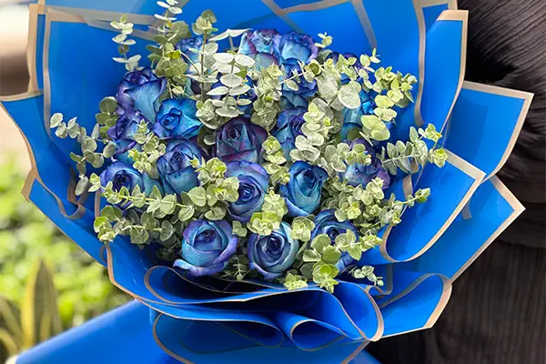 دسته گل رز آبی