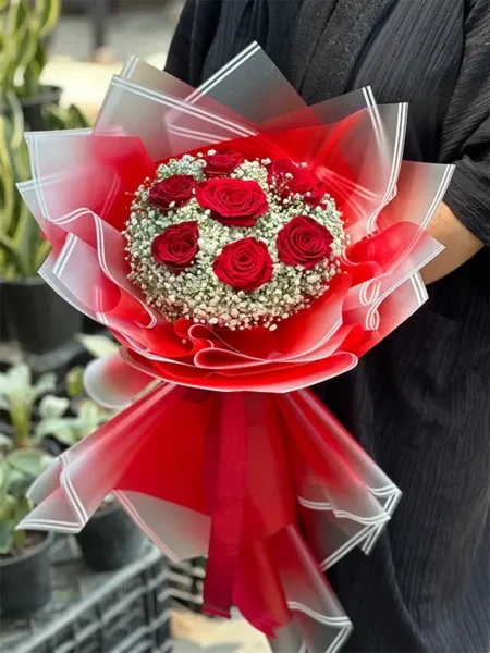 دسته گل ژیپسوفیلا و رز قرمز