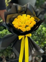 دسته گل رز زرد زیبا