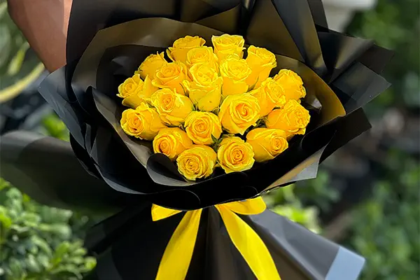 دسته گل رز زرد