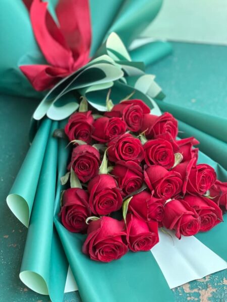 دسته گل رز قرمز ۲۰ تایی