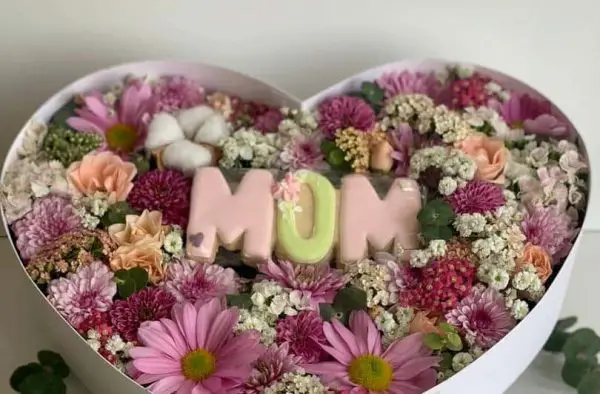 باکس گل قلبی مناسبت روز مادر