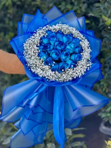دسته گل رز آبی و ژیپسوفیلا