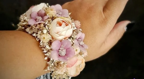 دستبند گل برای عروس