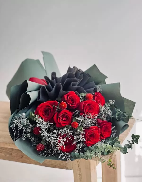 رز قرمز دسته گل عروس اروپایی