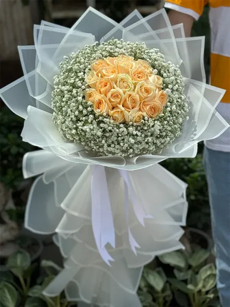 دسته گل رز گلبهی و ژیپسوفیلا