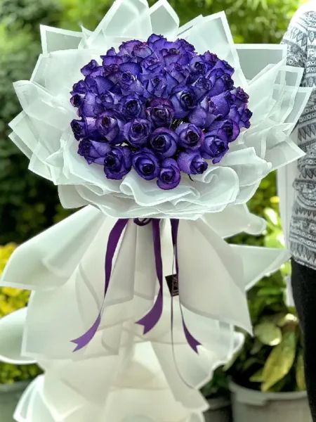 دسته گل رز بنفش طبیعی