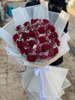 دسته گل رز قرمز ساقه بلند