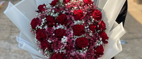 دسته گل رز قرمز