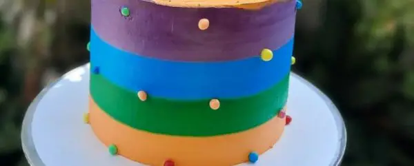 کیک رنگین کمانی