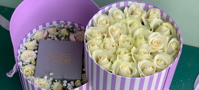 باکس گل سوپرایزی رز سفید