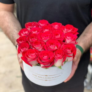 باکس گل رز سفید قرمز