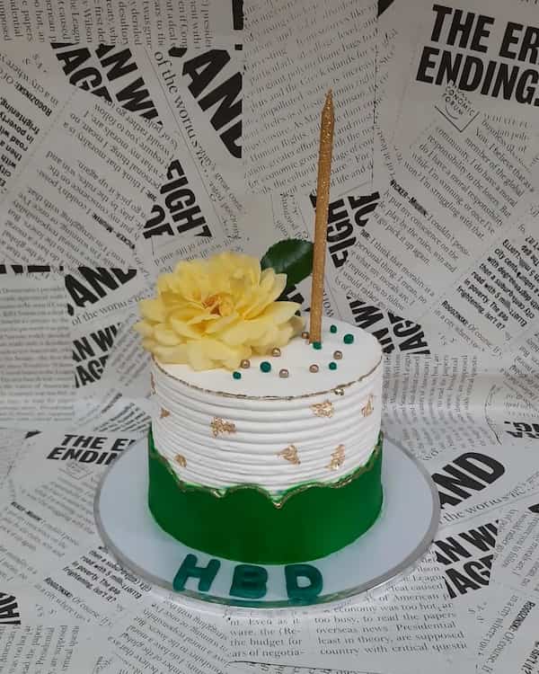 کیک تولد تم سبز و سفید