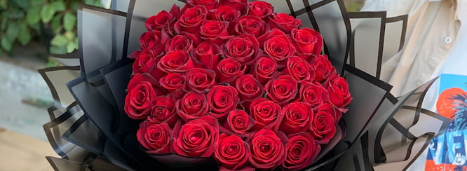 دسته گل چهل شاخه رز قرمز
