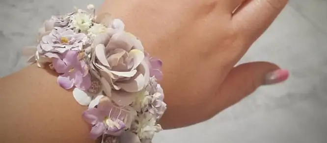دستبند گل عروس برای عقد