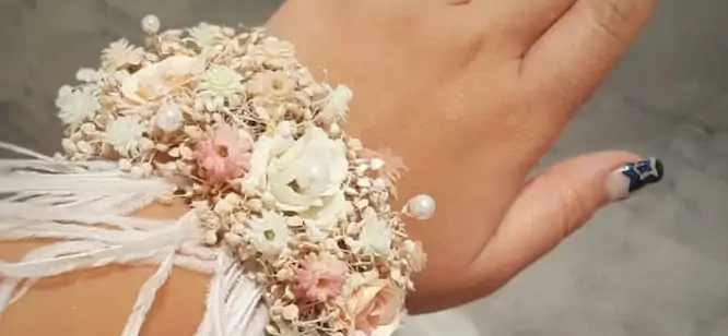 دستبند گل عروس