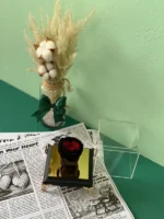 رز جاودان قرمز مشکی پایه مبلی