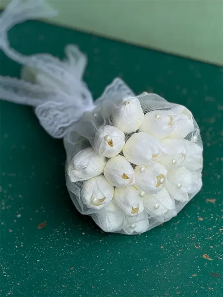 دسته گل عروس با گل لاله