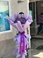 دسته گل با رز بنفش