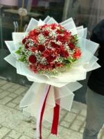 دسته گل رز قرمز و آلستر