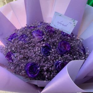 دسته گل رز بنفش و ژیپسوفیلا