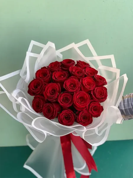 دسته گل رز قرمز تولد