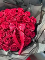 دسته گل رز قرمز