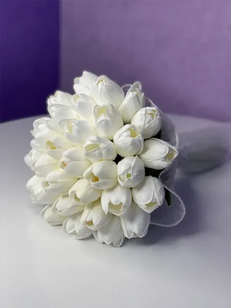 دسته گل لاله سفید عروس