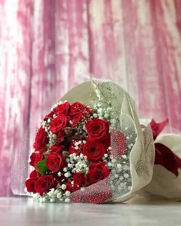 دسته گل رز قرمز عروس