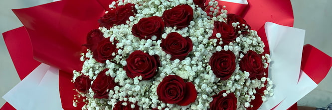 دسته گل رز قرمز