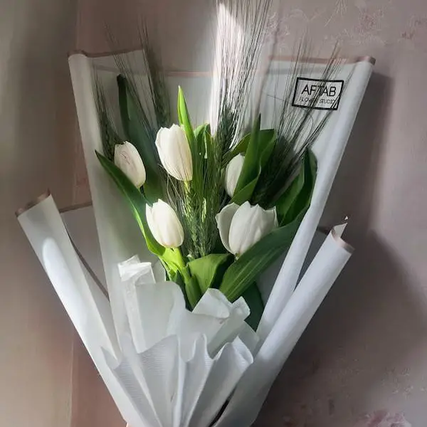 دسته گل لاله سفید