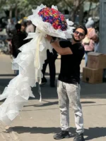 دسته گل رز هفت رنگ