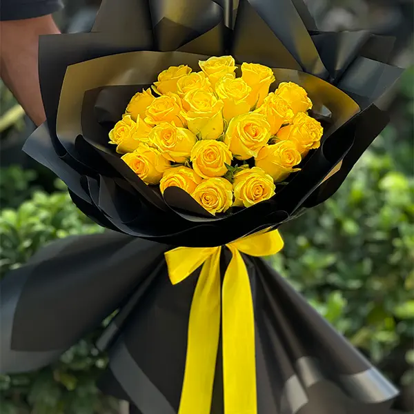 دسته گل رز زرد زیبا