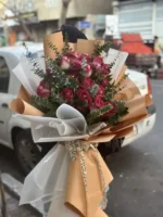 دسته گل رز قرمز سفید